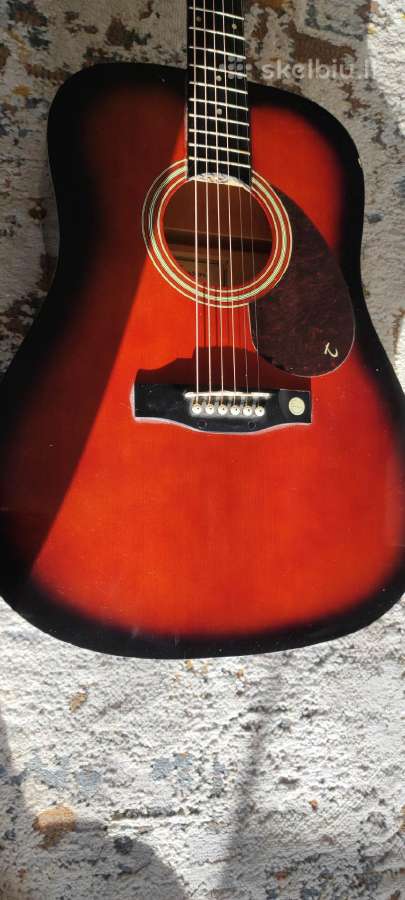 Tenson akustine gitara