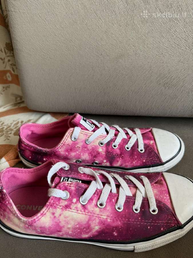 Converse laisvalaikio batai.