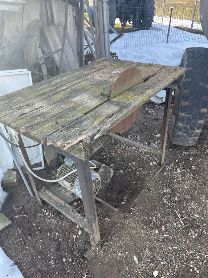 Trifazis e. diskinis pjūklas malkoms pjauti