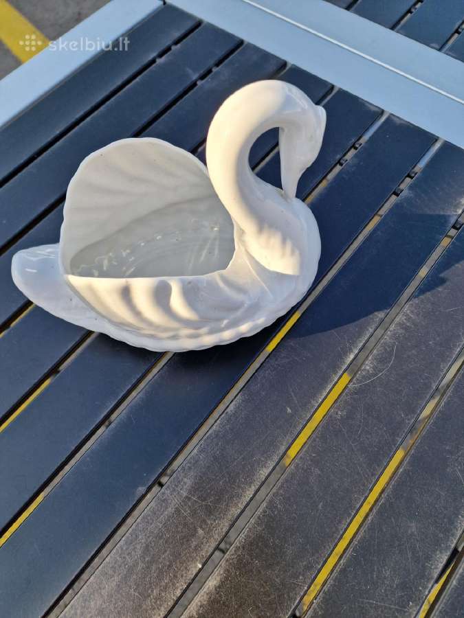 Gulbės skulptūra