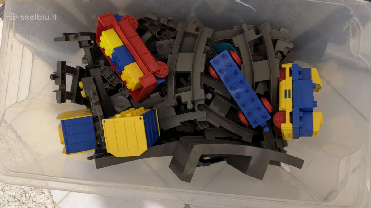Lego Duplo geležinkelis su elektriniu traukiniu