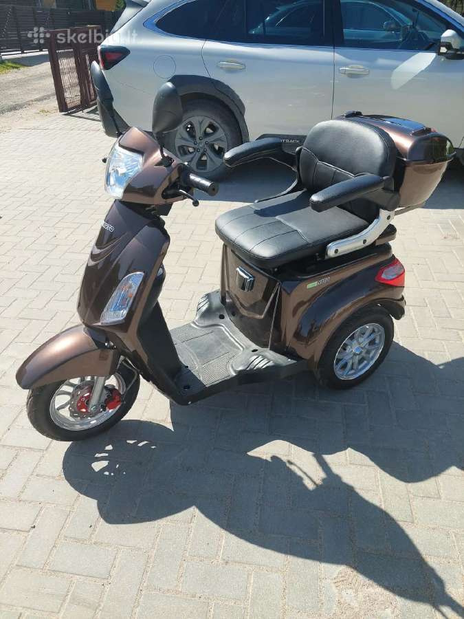 Triratis elektrinis skuteris