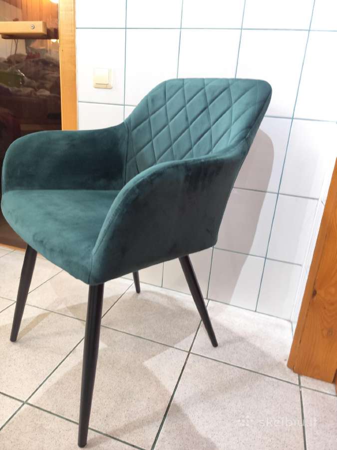 Naujos minkštos svetainės kėdės