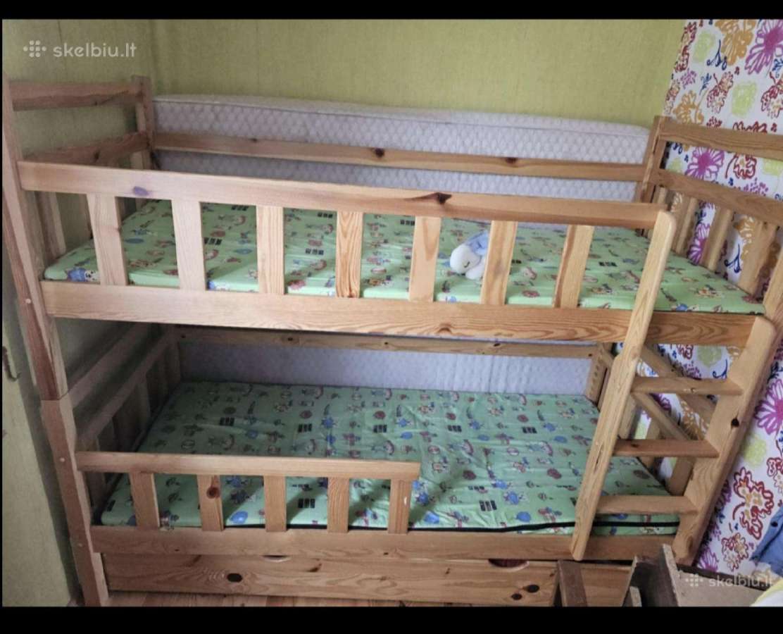 Dviaukštė lova su stalčiumi