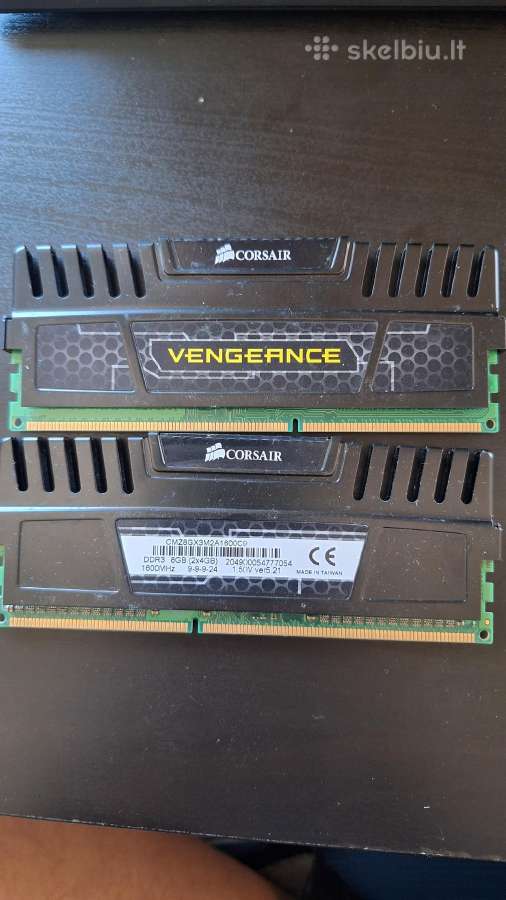 Ballistix Sport ir Corsair Vengeanc 4gb Ddr3 1600