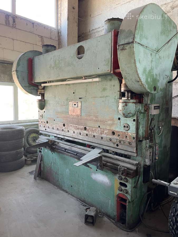 Parduodamas metalo lenkimo presas I1330 – 100 t