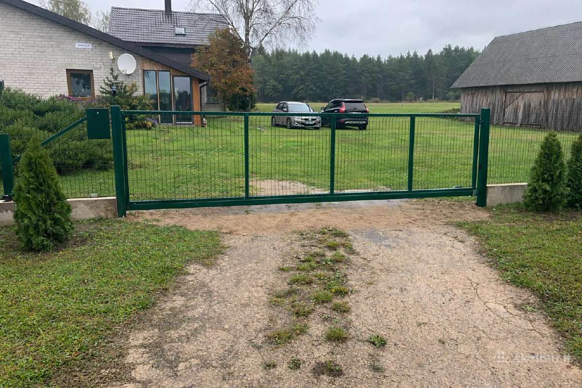 Stumdomi kiemo vartai Atveriami kiemo vartai Tvora - nuotraukos Nr. 10