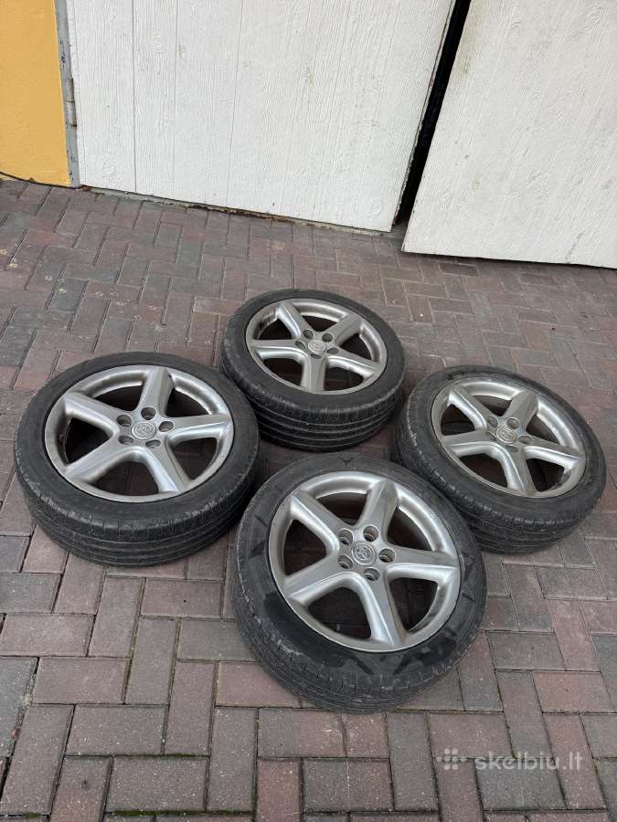 Toyota ratlankiai su vasarinėmis padangomis