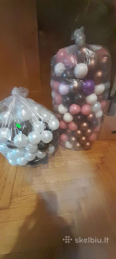 Plastikiniai kamuoliukai baseinui yra 380 vnt.