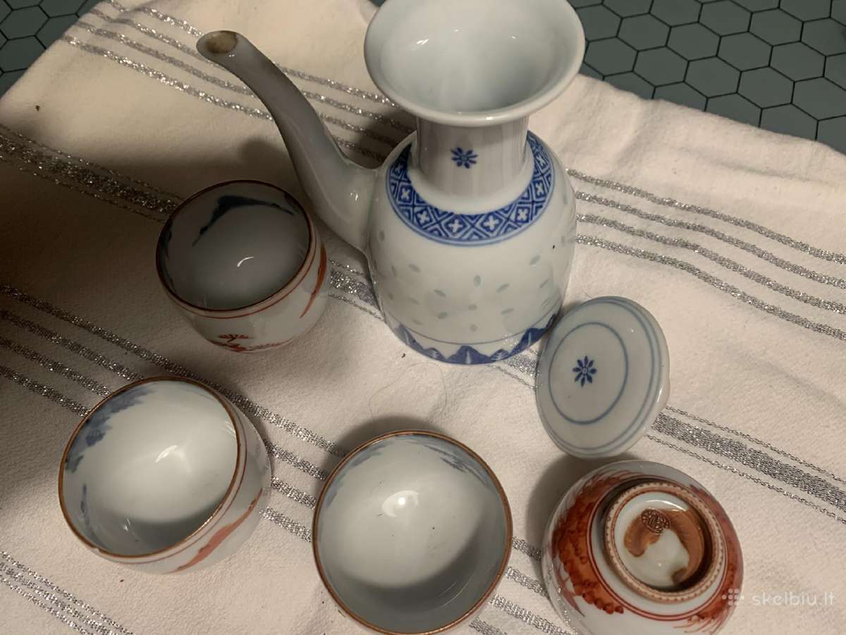 Tikras japoniškas sakė gėrimui komplektas
