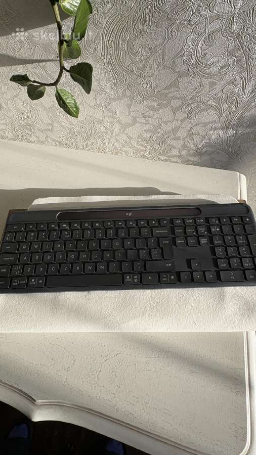 Logitech Signature Slim Solar+ K980 klaviatūra