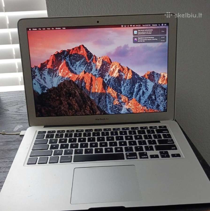 Apple MacBook Air 13inch (Early 2015)