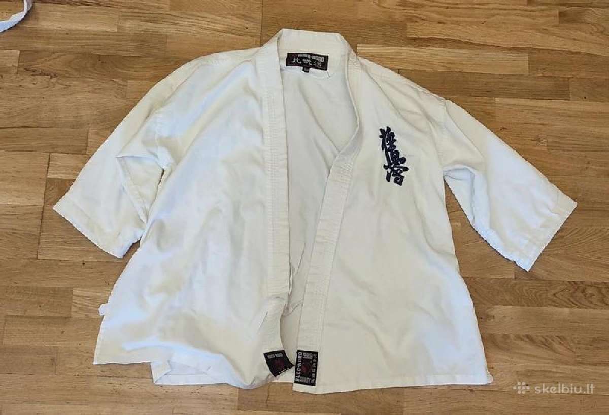 Karate kimono virsus