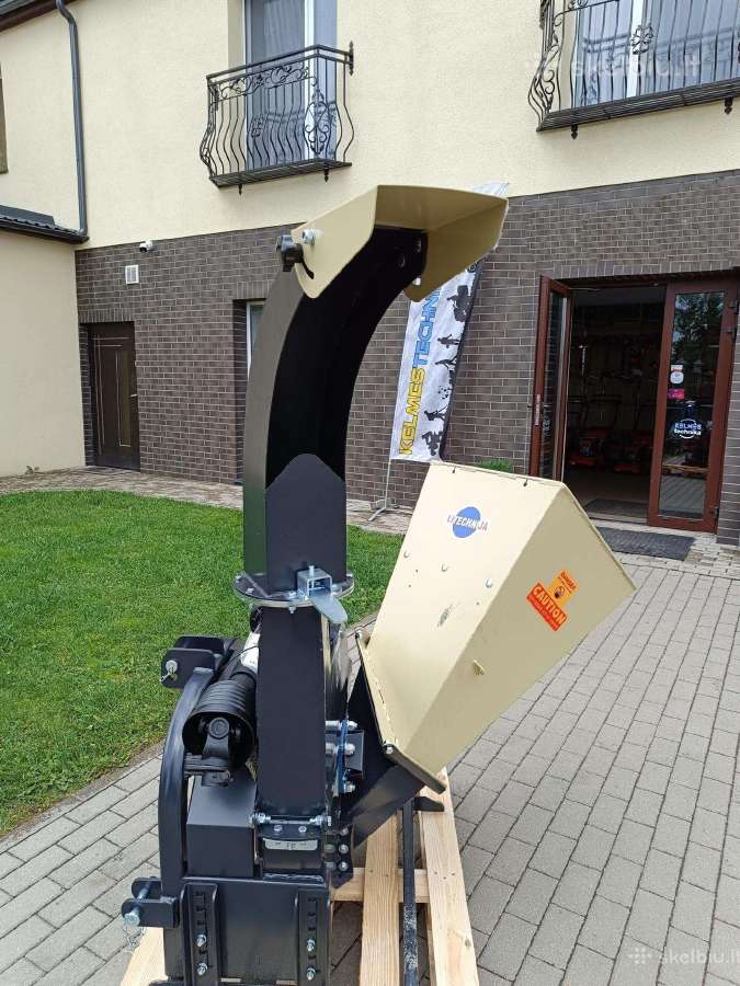 Šakų smulkintuvas prie traktoriaus