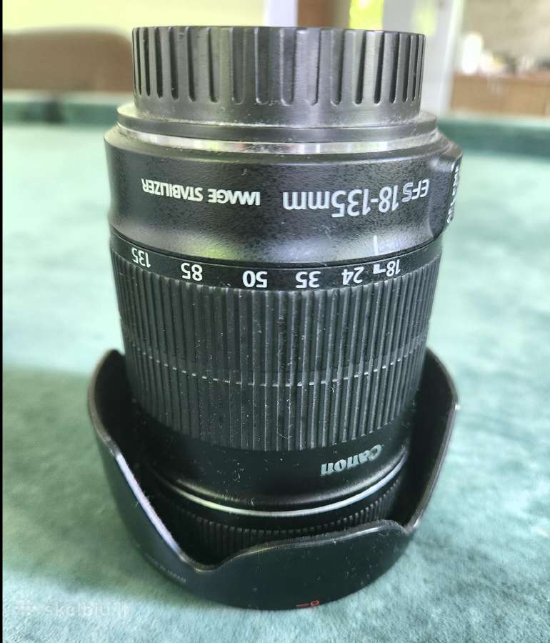 Canon objektyvas efs 18-135mm.
