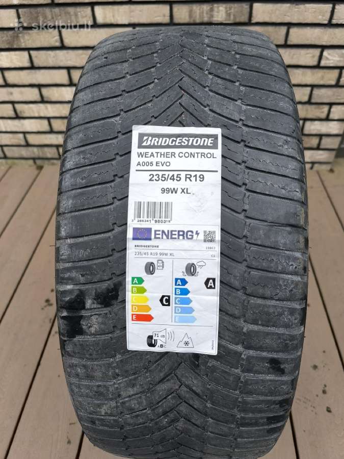 Bridgestone universalios padangos 235/45/19