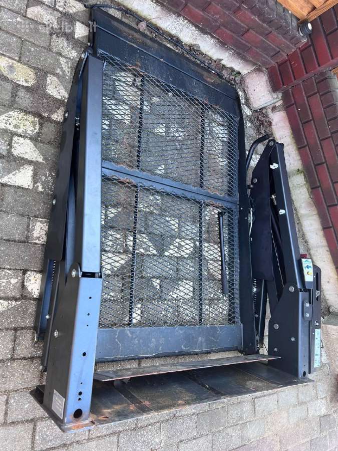 Hidraulinis keltuvas, neįgaliujų ikelimo platforma