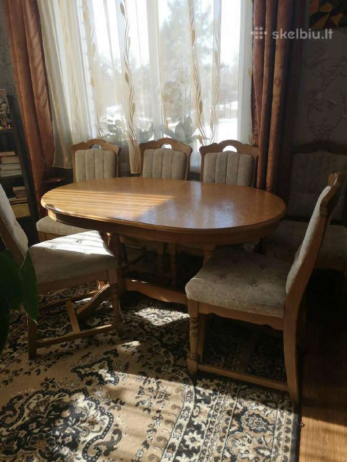 Ąžuolinis valgomojo stalas komplektas