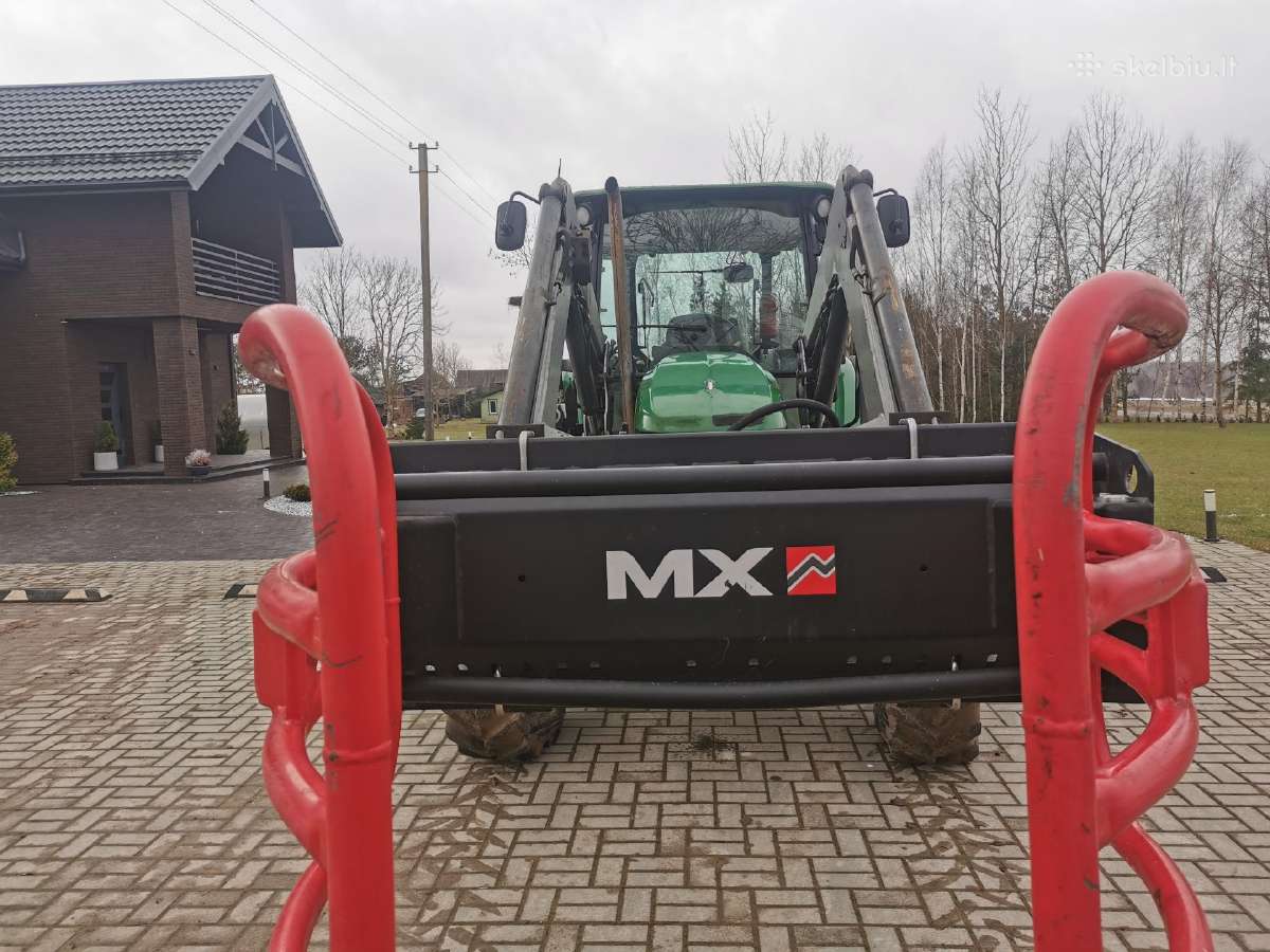 Traktorius John deere 5100m