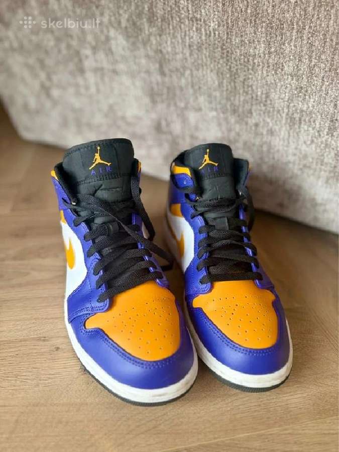 Jordan 1 Mid kedai
