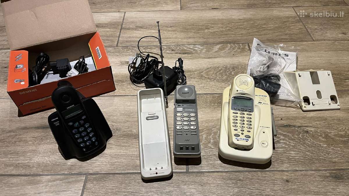 3 vintažiniai telefonai