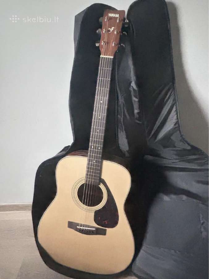 Yamaha akustinė gitara / Acoustic Guitar