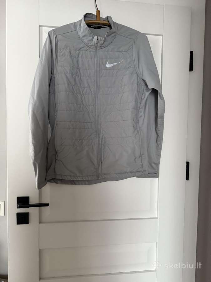 Parduodu striukę Nike