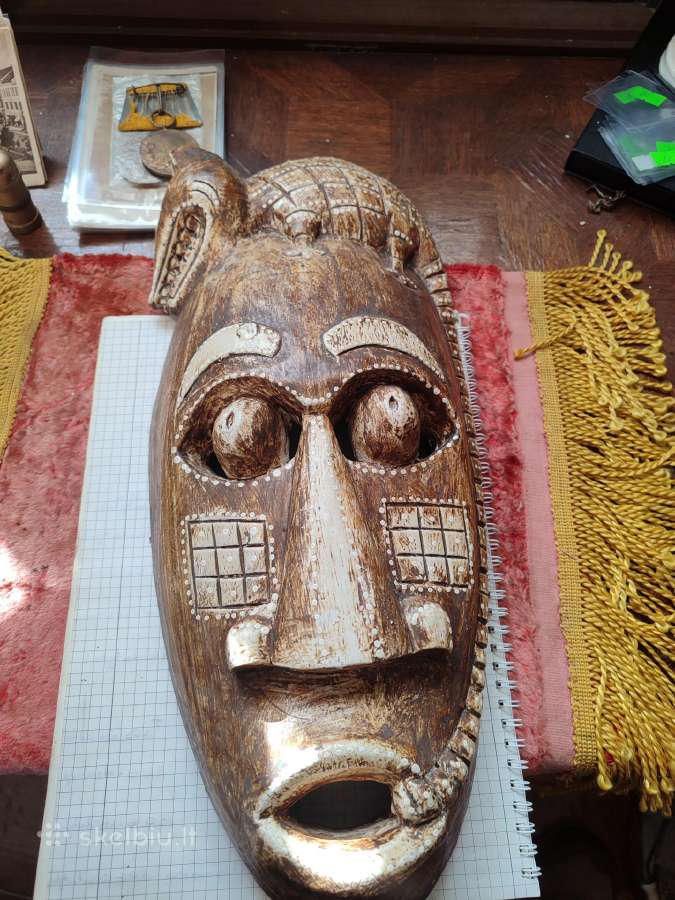Vintažinės afrikietiškos kaukės