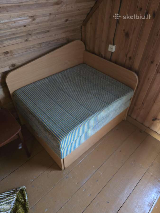 Dvi lovos uz simobiline kaina . 40 eur