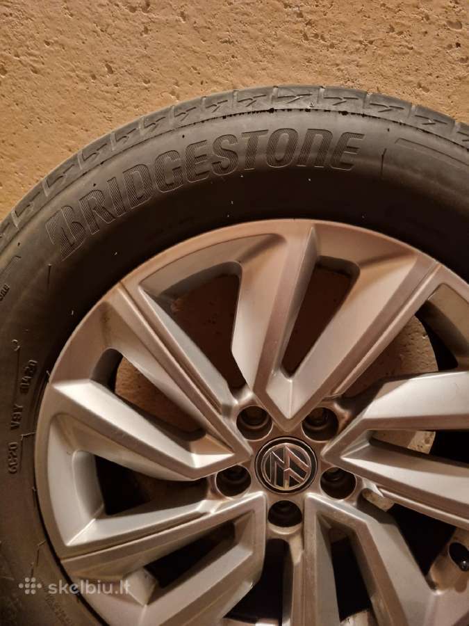 Parduodu padangas su ratlankiais VW R-16 už 400eu