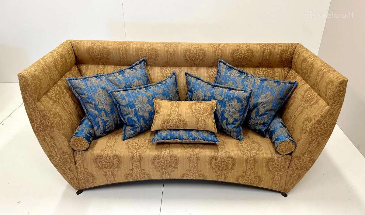 Parduodama klasikinio stiliaus sofa