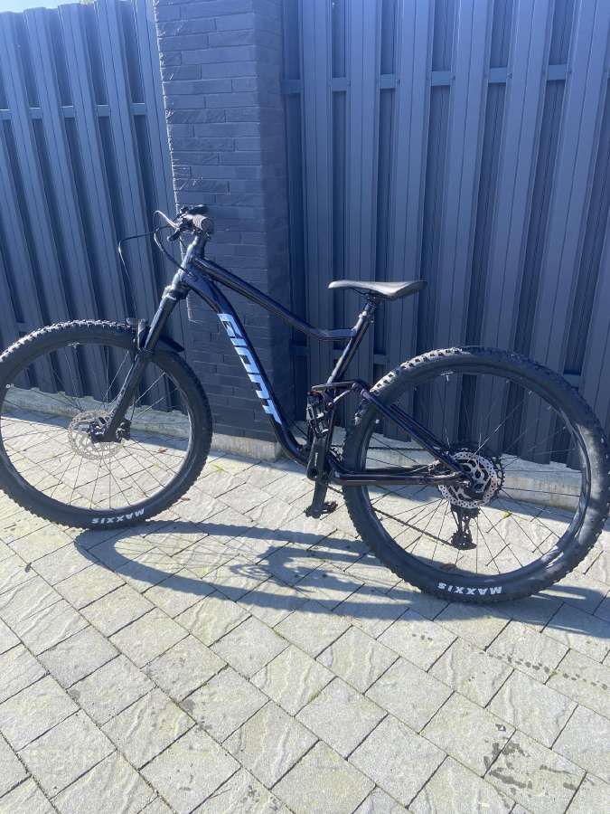 Giant full suspension dviratis