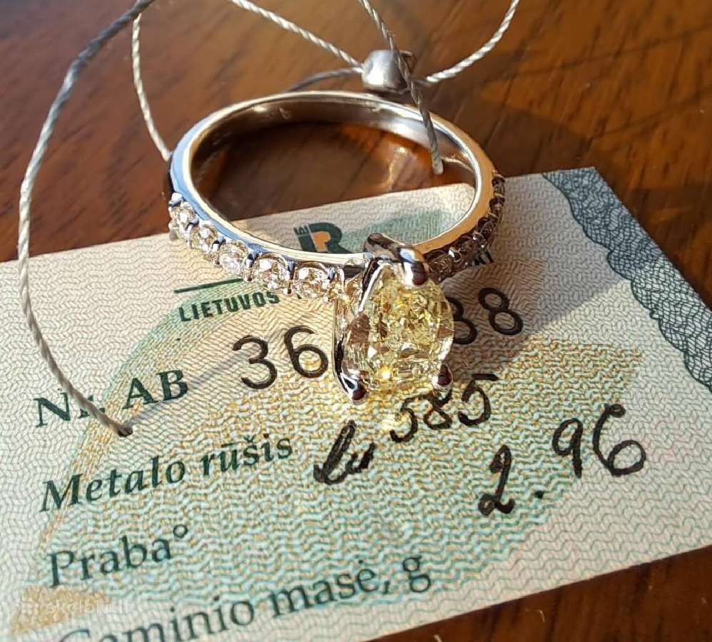 Aukso žiedas su deimantais (1,15ct)