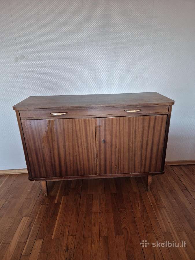 Midcentury komoda ir indauja