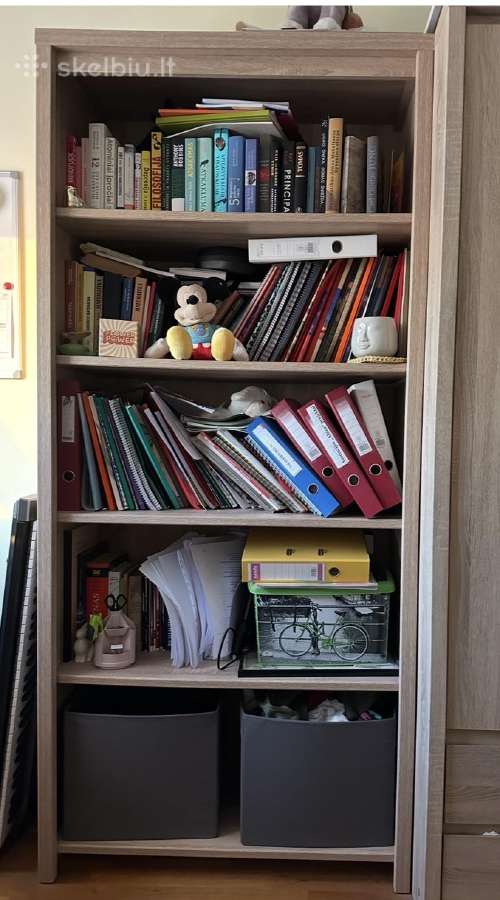 Parduodama knygų lentyna