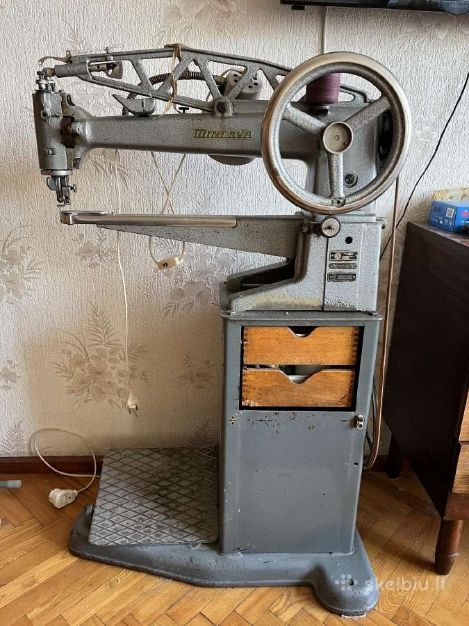 Naudota odos siuvimo mašina Minerva . 100 eurų.