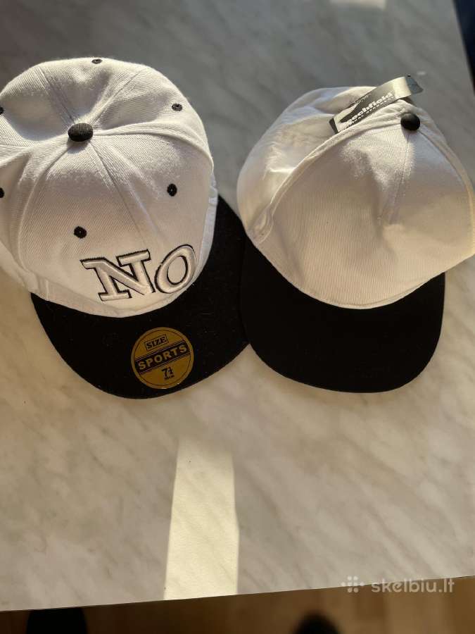 Dvi naujos snap back kepures,su etiketemis