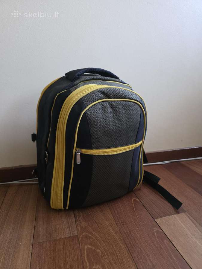 Kuprinė su visais reikalingais pikniko reikmenimis