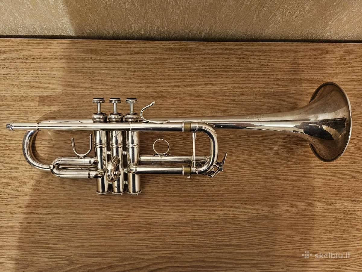 Trimitas in C Stradivarius 229, pūstukai ir dėklai