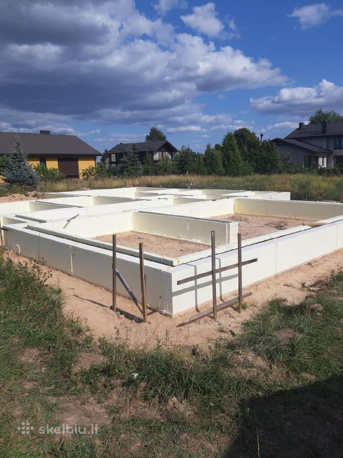 Statybininku brigada iesko darbo prie betonavimo - nuotraukos Nr. 2