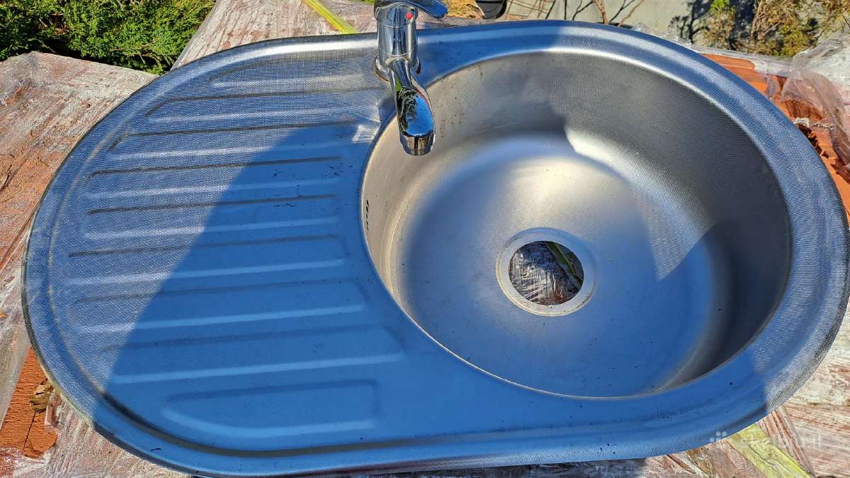 Parduodu naudota kriauklę su kranu