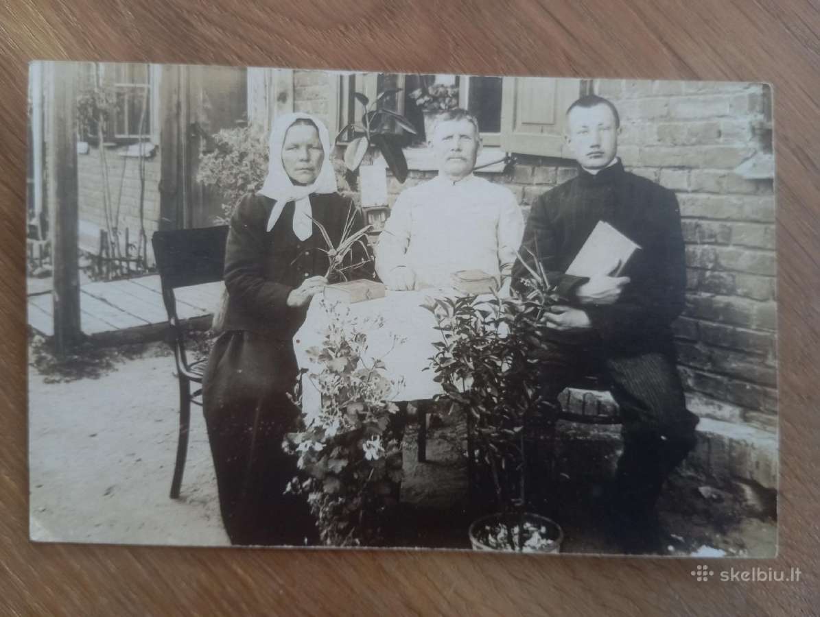 Sena šeimos fotografija
