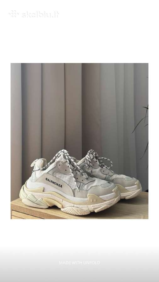 Nešioti Balenciaga Triple S kedai moterims