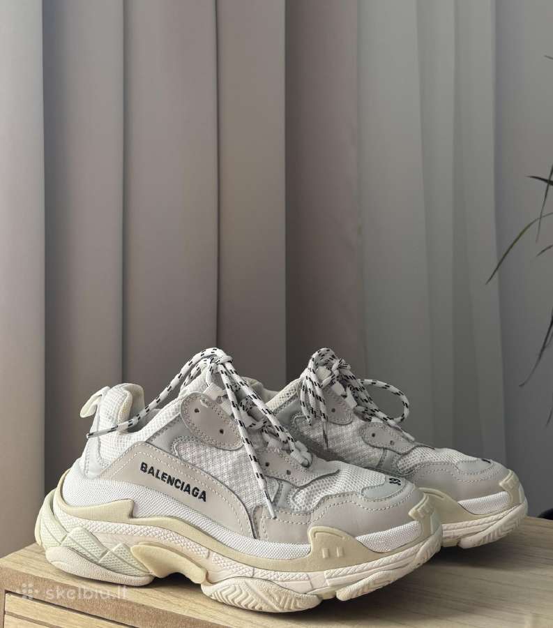 Nešioti Balenciaga Triple S kedai moterims - nuotraukos Nr. 2