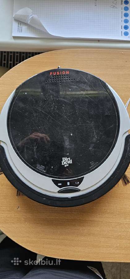 Robotas siurblys detalem