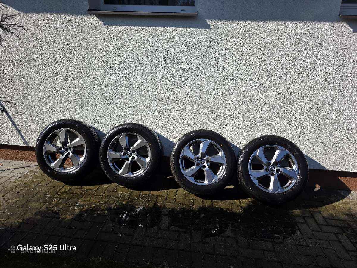 Ratlankiai su naujomis Toyota vasarinėmis padang.