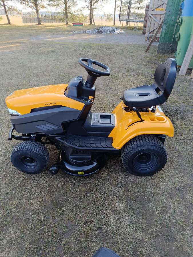 Traktoriukas Stiga Tornado 398.