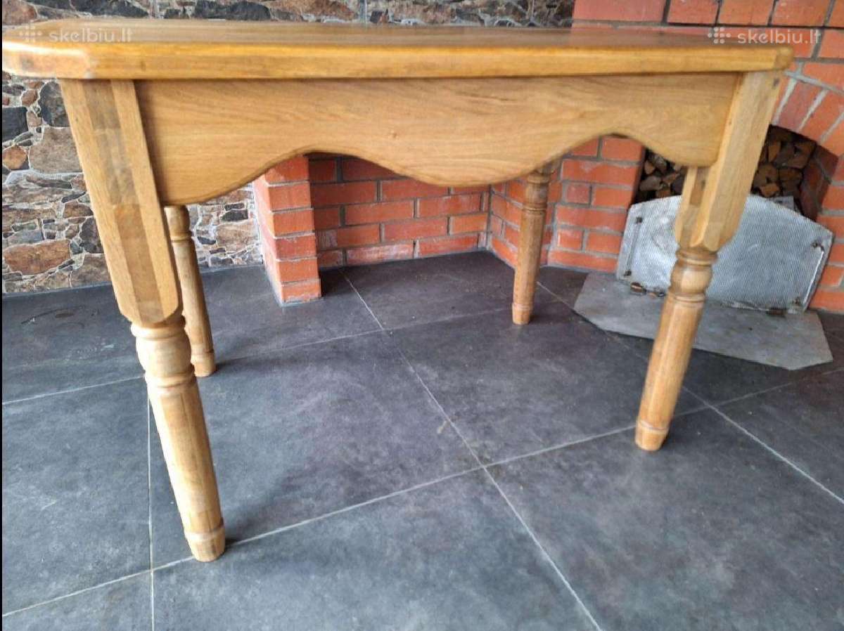 Ąžuolinis stalas