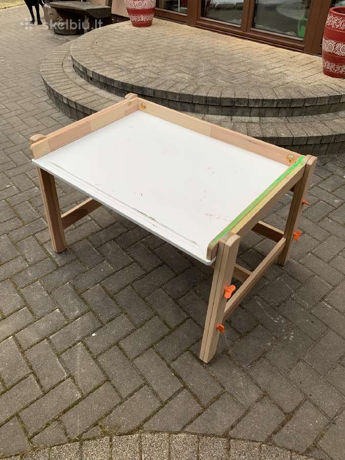 Ikea vaikiškas rašomasis stalas