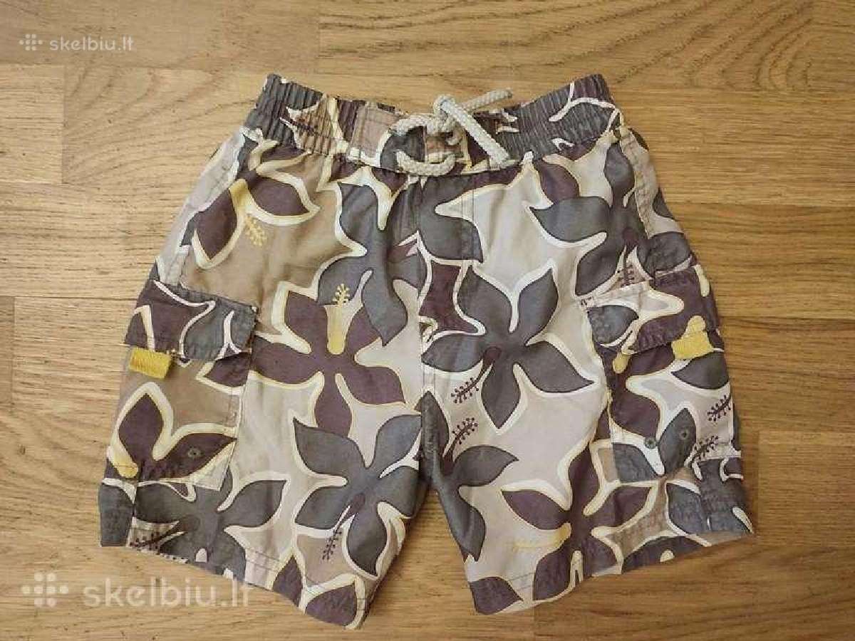 Maudimosi sortai berniukui su apsauginiu tinkleliu
